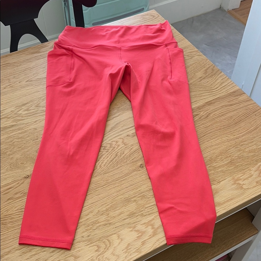 Athleta Salutation Stash Pocket 7/8 Legging